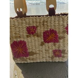 🌸 VNTG Y2K Faded Glory Woven Straw Floral Handbag w/ Wood Handles 🌸